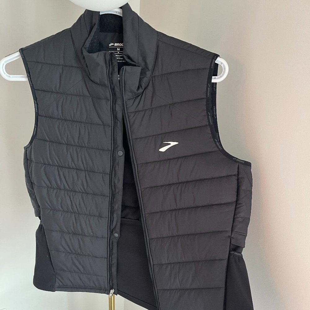 Brooks Running Shield Hybrid Vest 2.0 size Medium Black